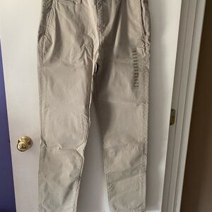 Men’s American Eagle Khaki pants. Size 30/34 NWT